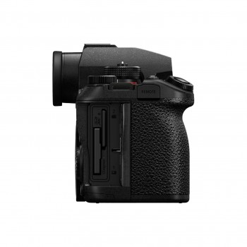 PANASONIC LUMIX S1 II coté