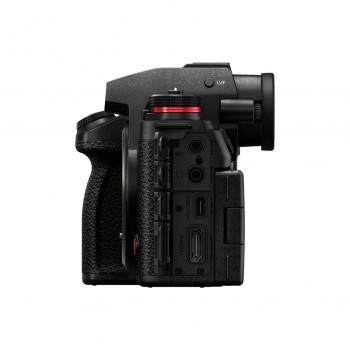 PANASONIC LUMIX S1 II coté