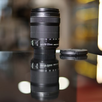 CANON EF-S 18-135/3.5-5.6...