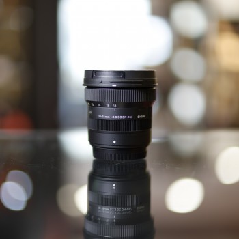 SIGMA 10-18/2.8 DC DN POUR...